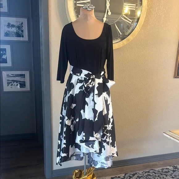 R & M Richards Collection Hi - Lo Black and White Dress - Picture 5 of 9